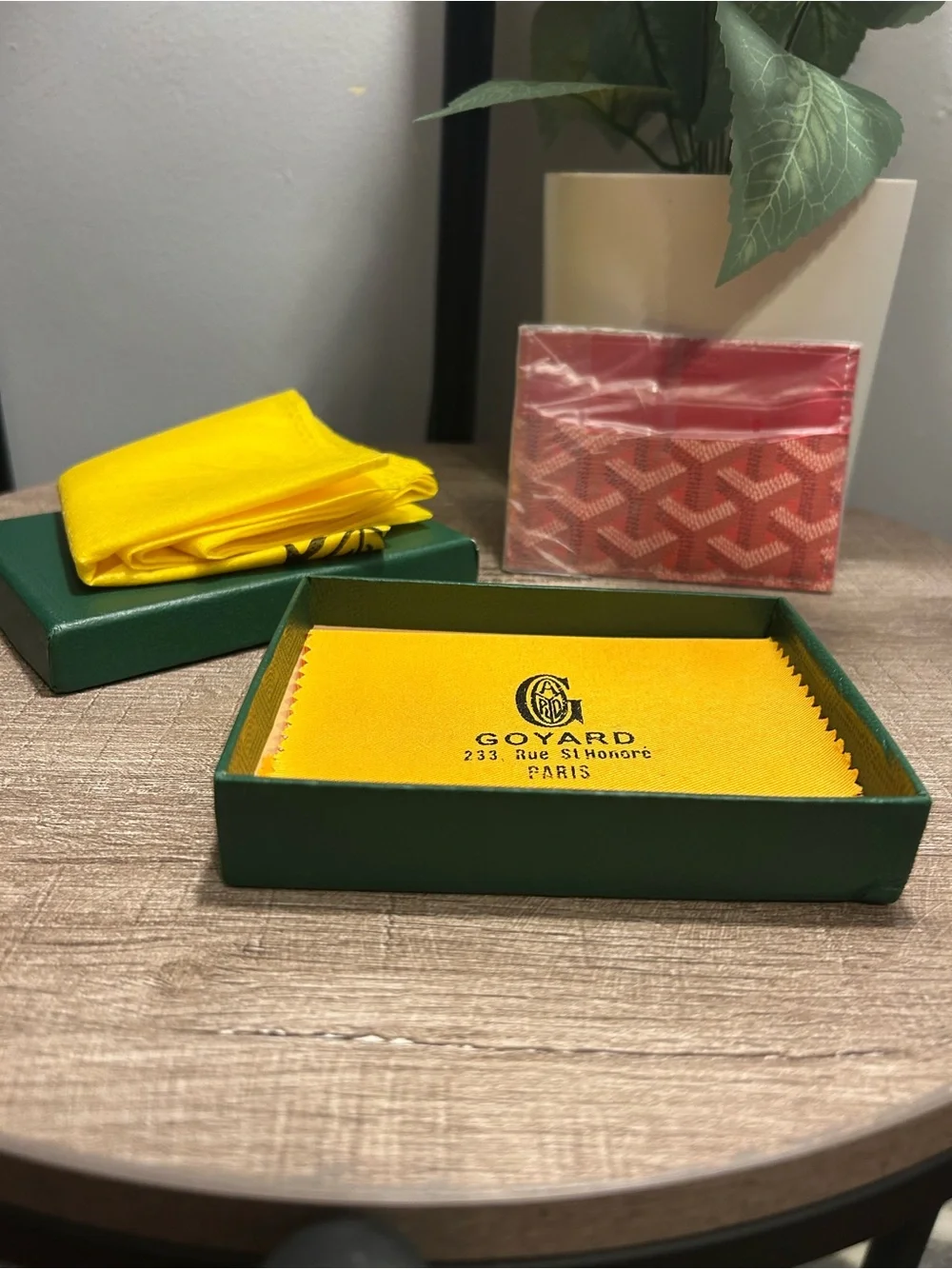 Goyard Red Card Holder with Yellow Cloth and Green Box